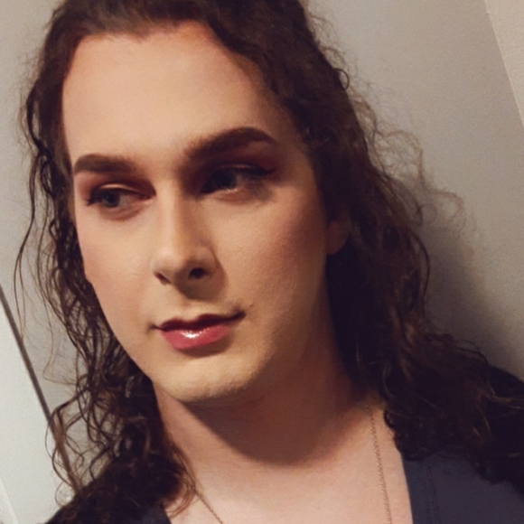 Meet your Posher, Cory/Corra - Picture 1 of 8